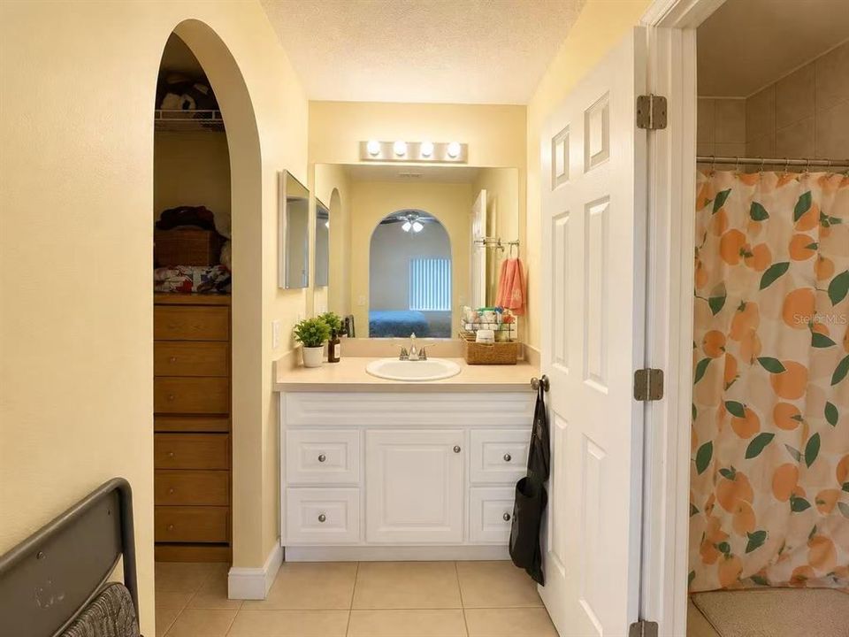 For Sale: $359,000 (3 beds, 2 baths, 1292 Square Feet)