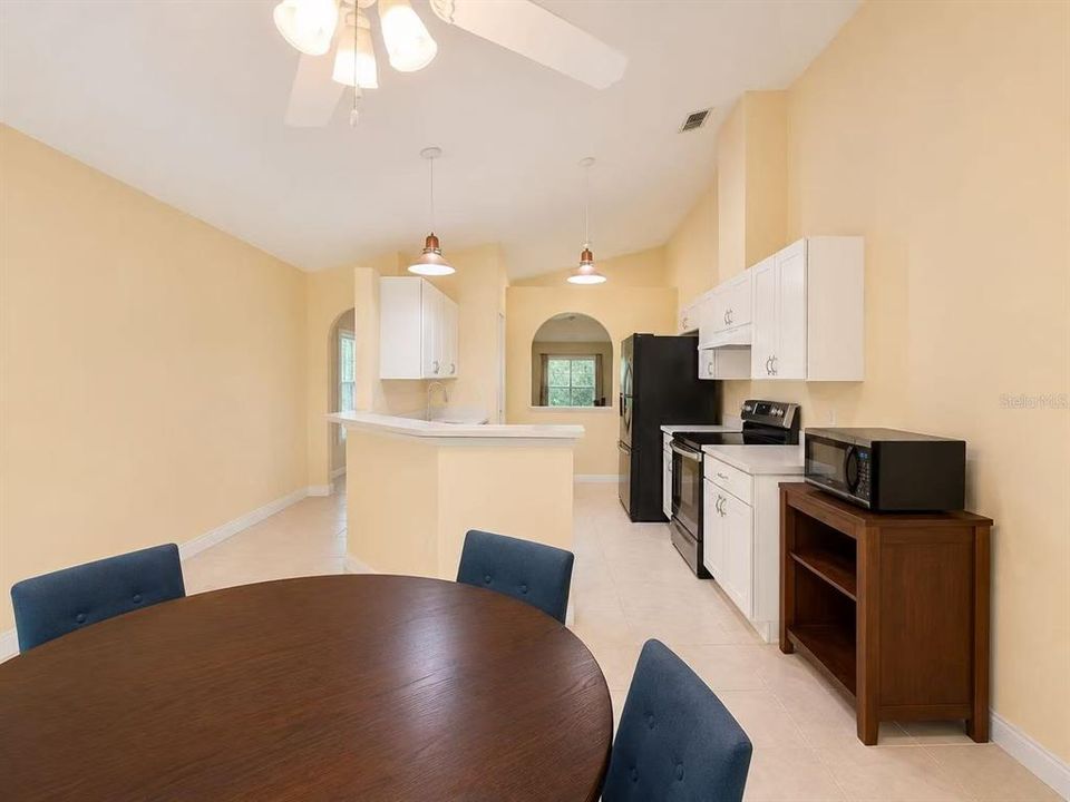 For Sale: $359,000 (3 beds, 2 baths, 1292 Square Feet)