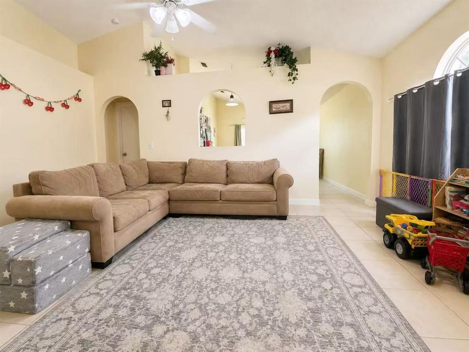 For Sale: $359,000 (3 beds, 2 baths, 1292 Square Feet)