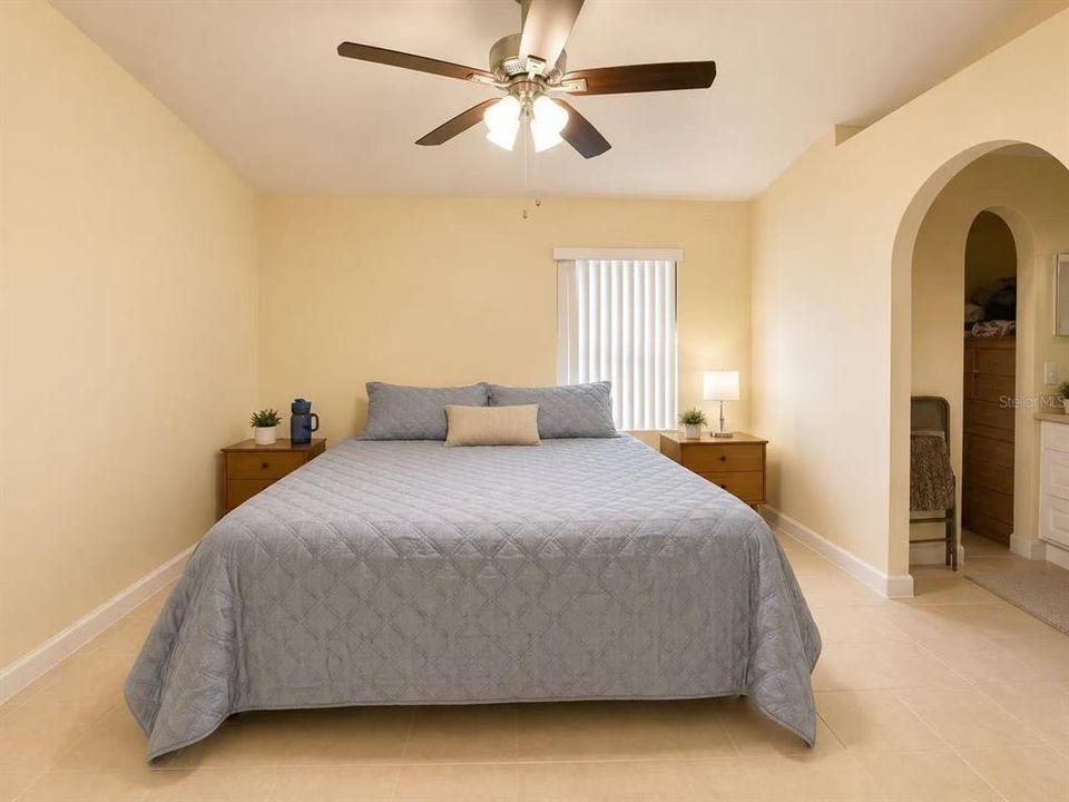 For Sale: $359,000 (3 beds, 2 baths, 1292 Square Feet)
