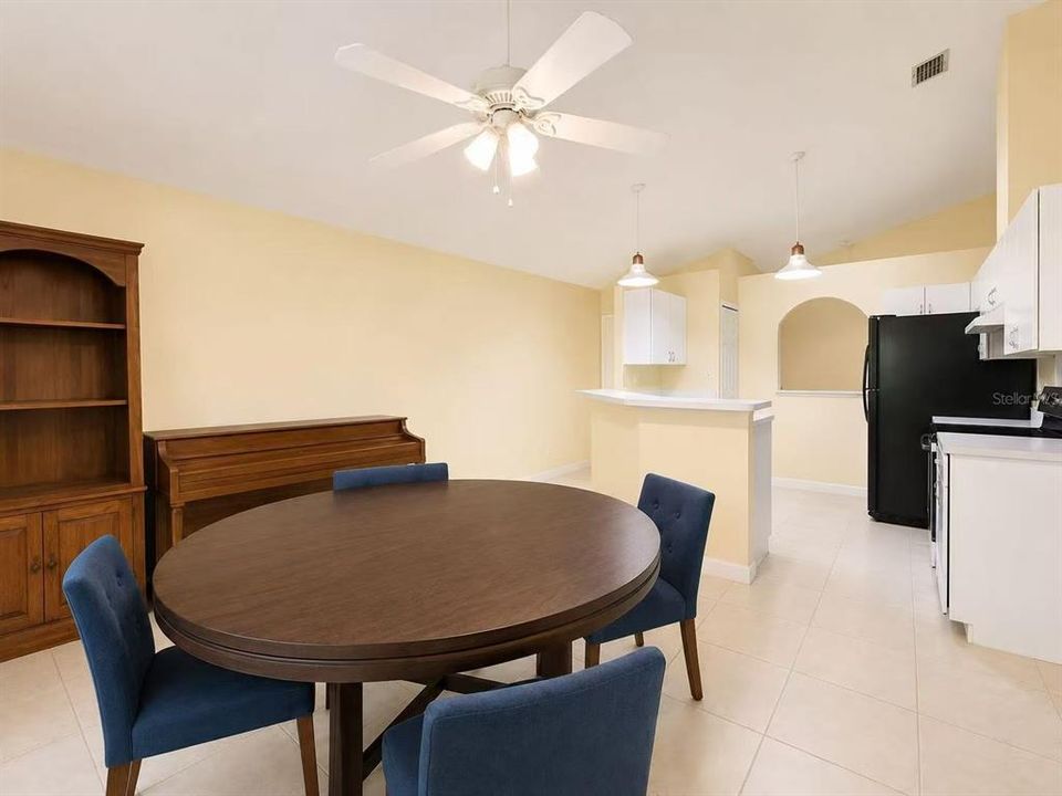 For Sale: $359,000 (3 beds, 2 baths, 1292 Square Feet)