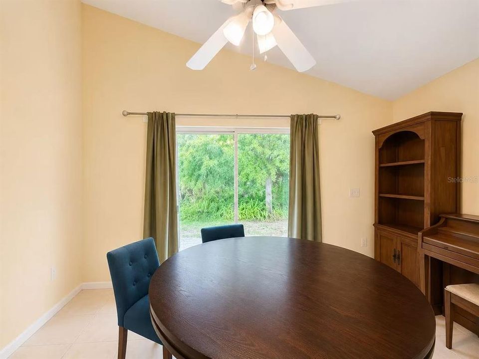 For Sale: $359,000 (3 beds, 2 baths, 1292 Square Feet)