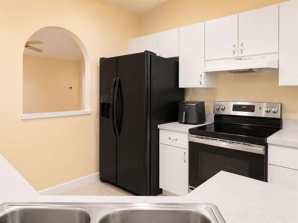 For Sale: $359,000 (3 beds, 2 baths, 1292 Square Feet)