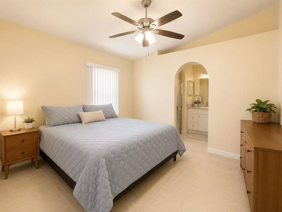 For Sale: $359,000 (3 beds, 2 baths, 1292 Square Feet)