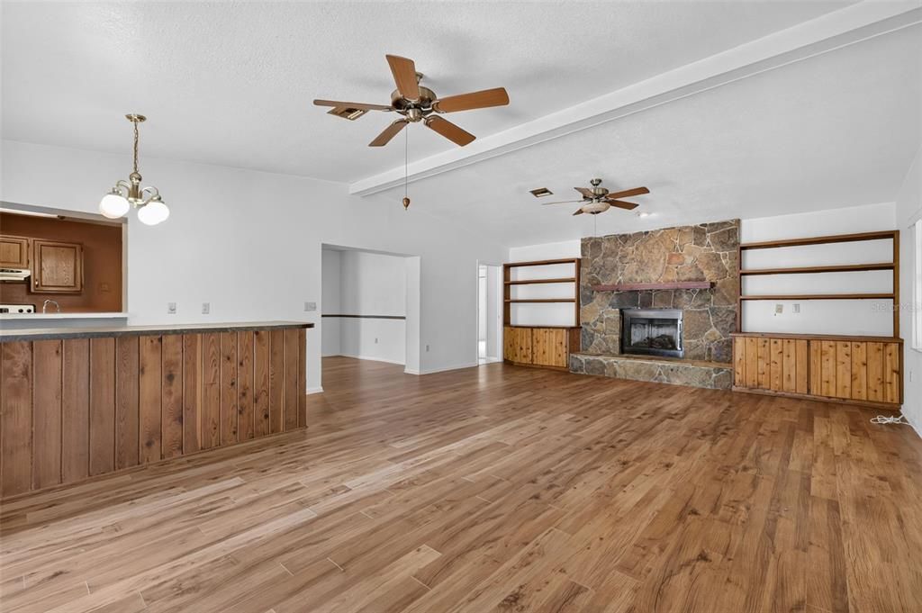 На продажу: $395,000 (3 спален, 2 ванн, 1976 Квадратных фут)