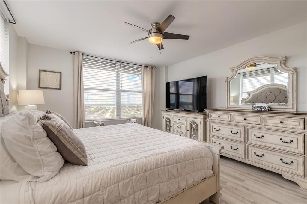 For Sale: $460,000 (2 beds, 2 baths, 1312 Square Feet)