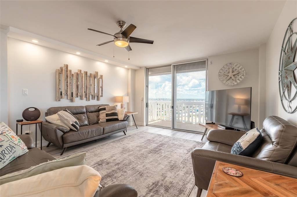 For Sale: $460,000 (2 beds, 2 baths, 1312 Square Feet)