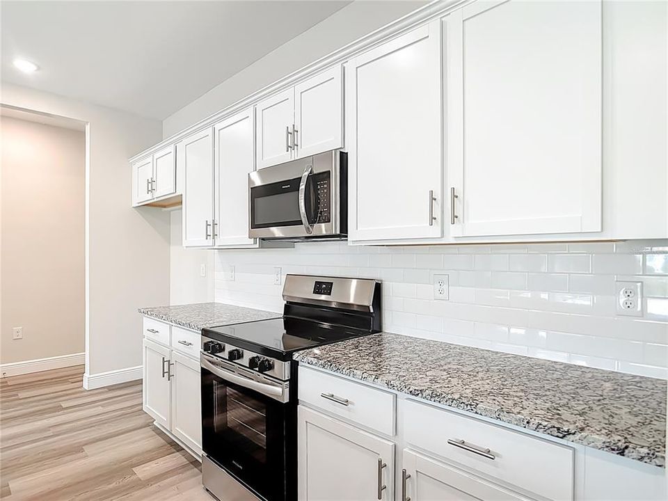 На продажу: $349,900 (4 спален, 2 ванн, 1810 Квадратных фут)
