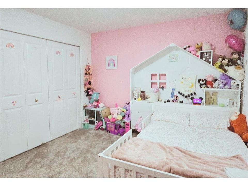 En Venta: $418,000 (5 camas, 2 baños, 2355 Pies cuadrados)