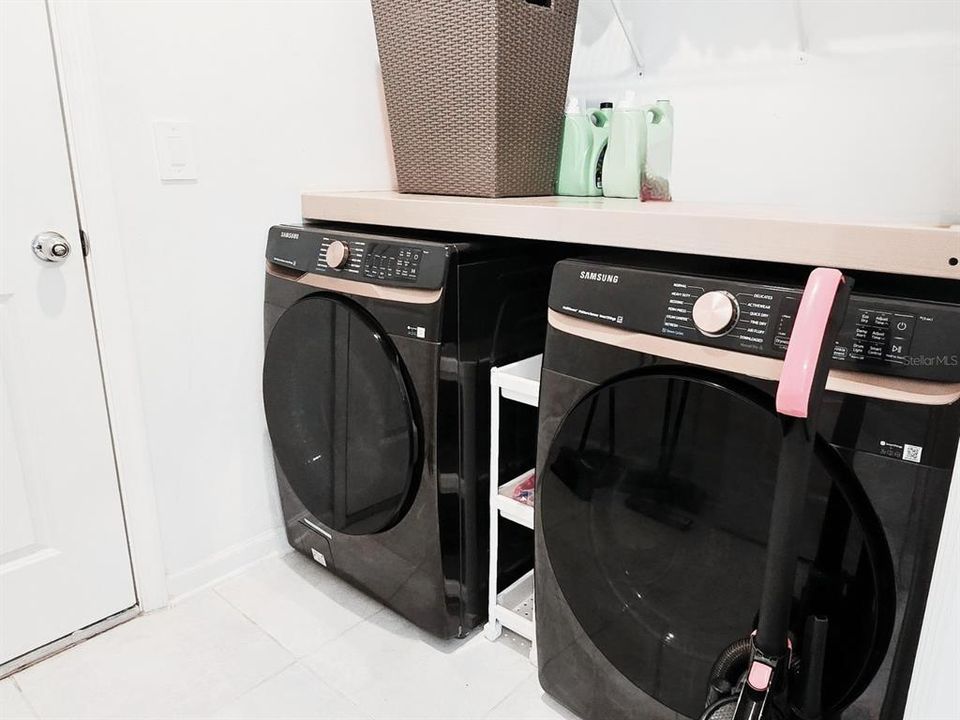 En Venta: $418,000 (5 camas, 2 baños, 2355 Pies cuadrados)