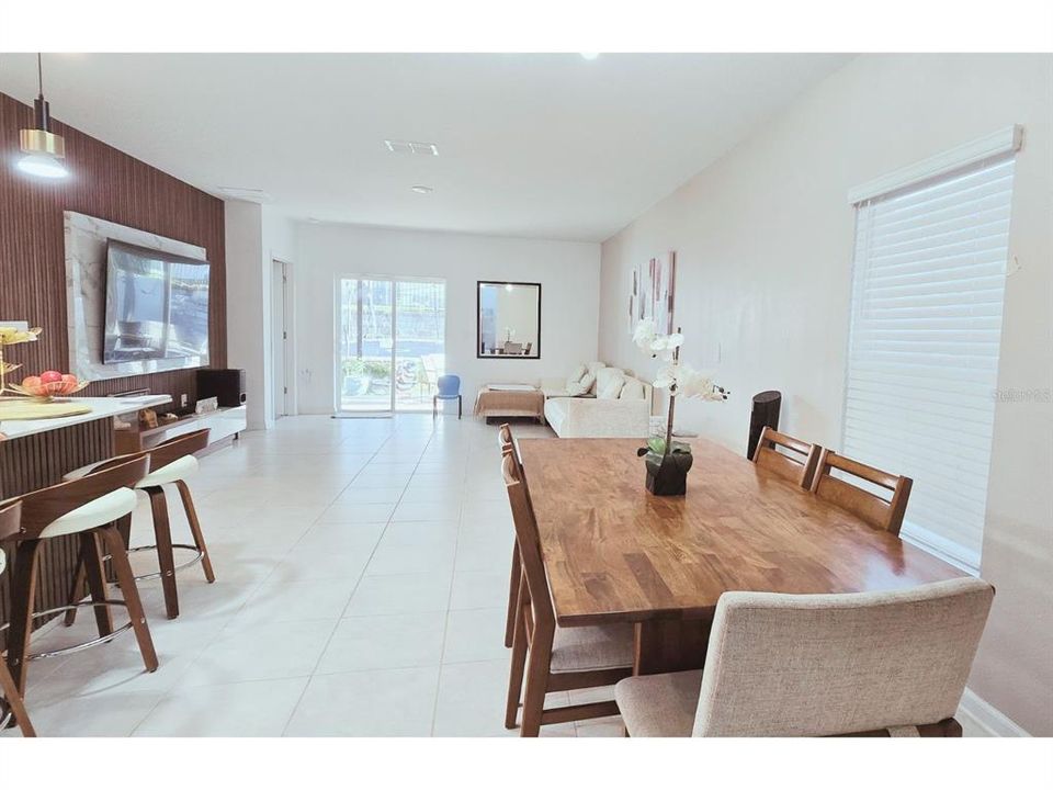 En Venta: $418,000 (5 camas, 2 baños, 2355 Pies cuadrados)