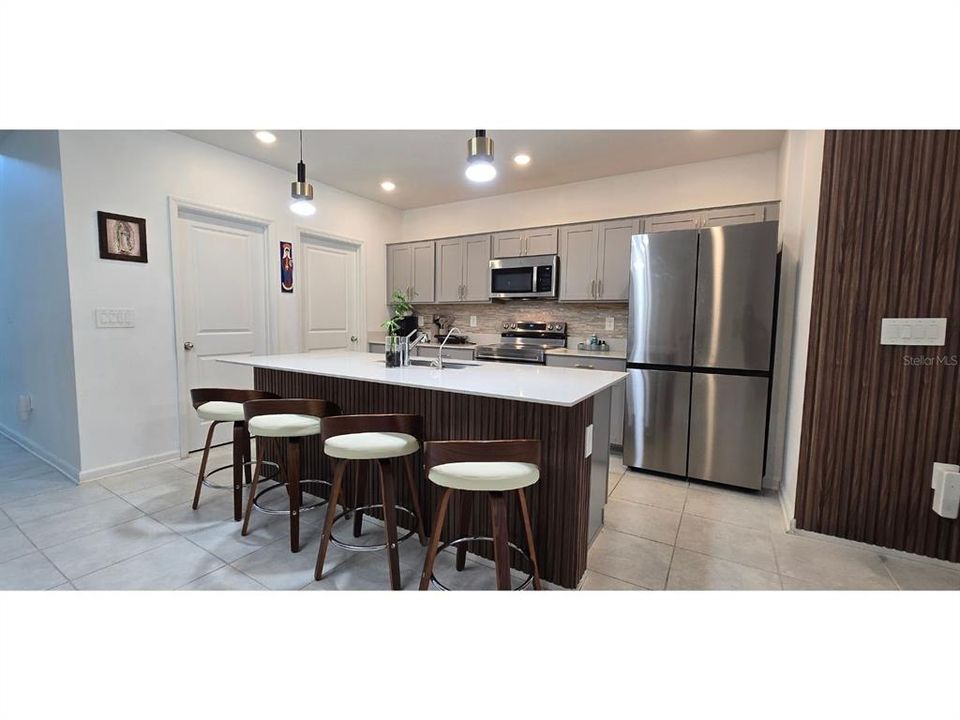 En Venta: $418,000 (5 camas, 2 baños, 2355 Pies cuadrados)