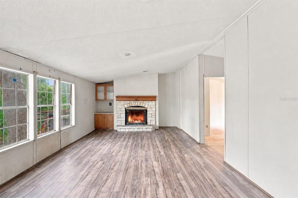 For Sale: $325,000 (3 beds, 2 baths, 1620 Square Feet)