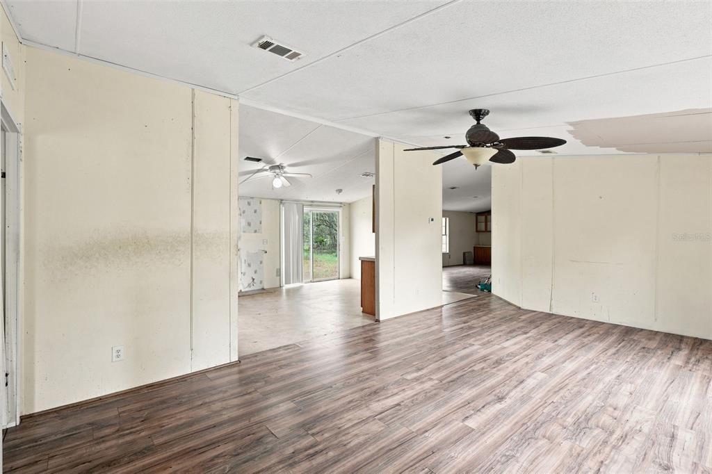 For Sale: $325,000 (3 beds, 2 baths, 1620 Square Feet)