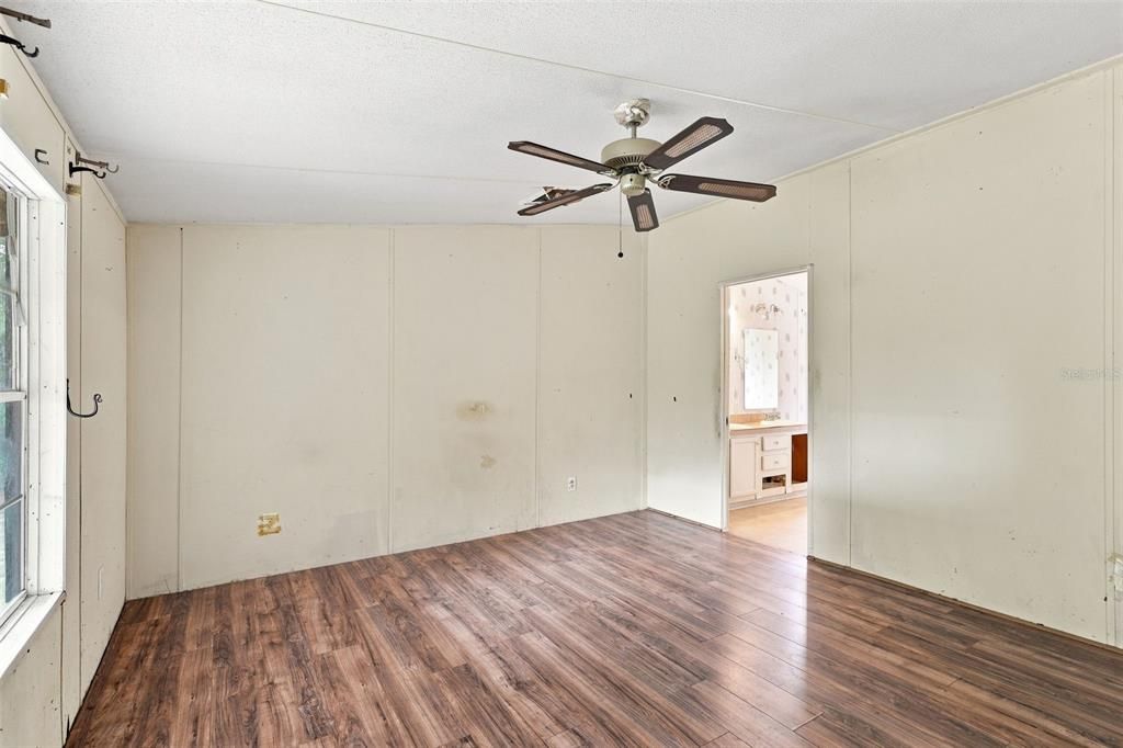 For Sale: $325,000 (3 beds, 2 baths, 1620 Square Feet)