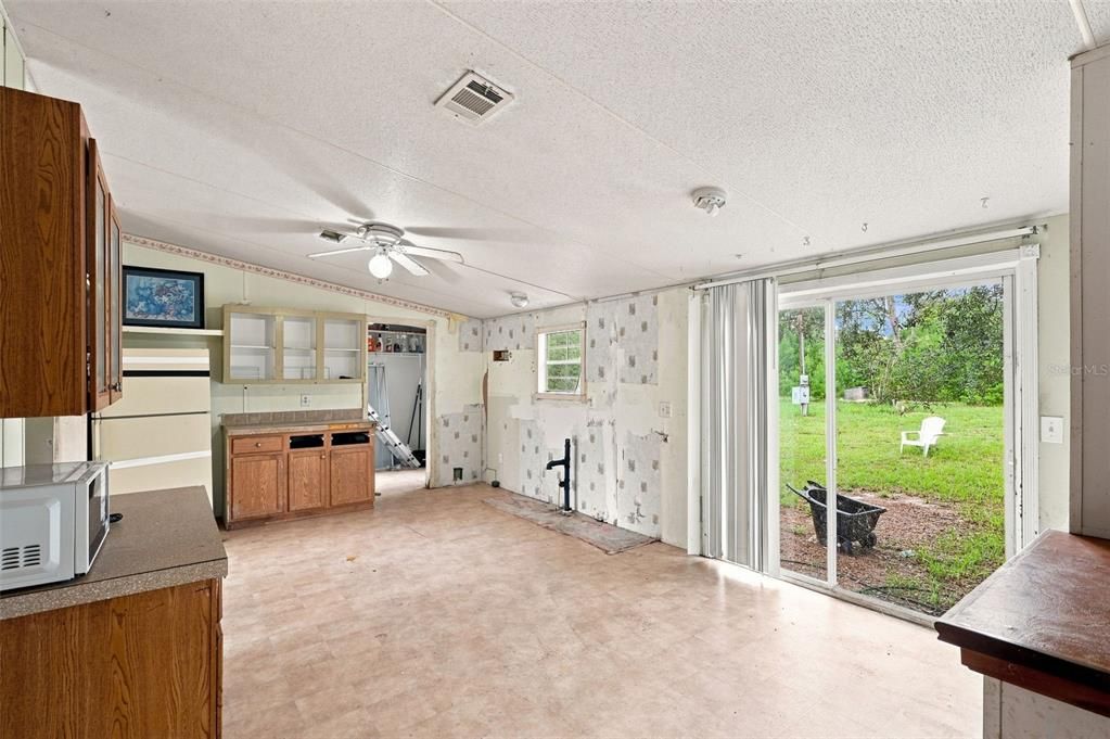 For Sale: $325,000 (3 beds, 2 baths, 1620 Square Feet)