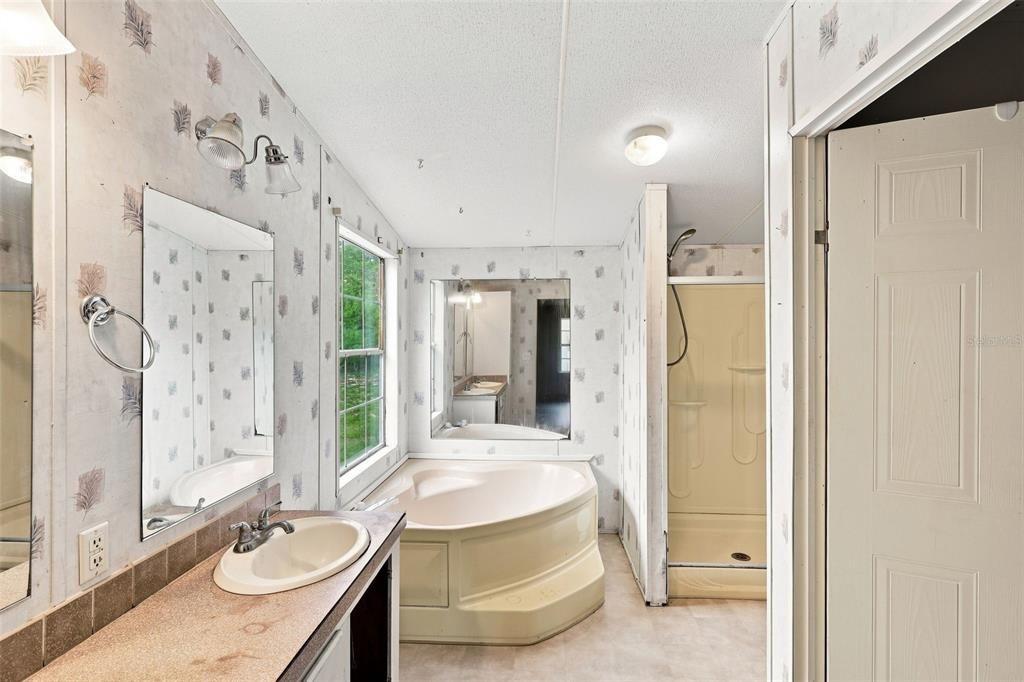 For Sale: $325,000 (3 beds, 2 baths, 1620 Square Feet)