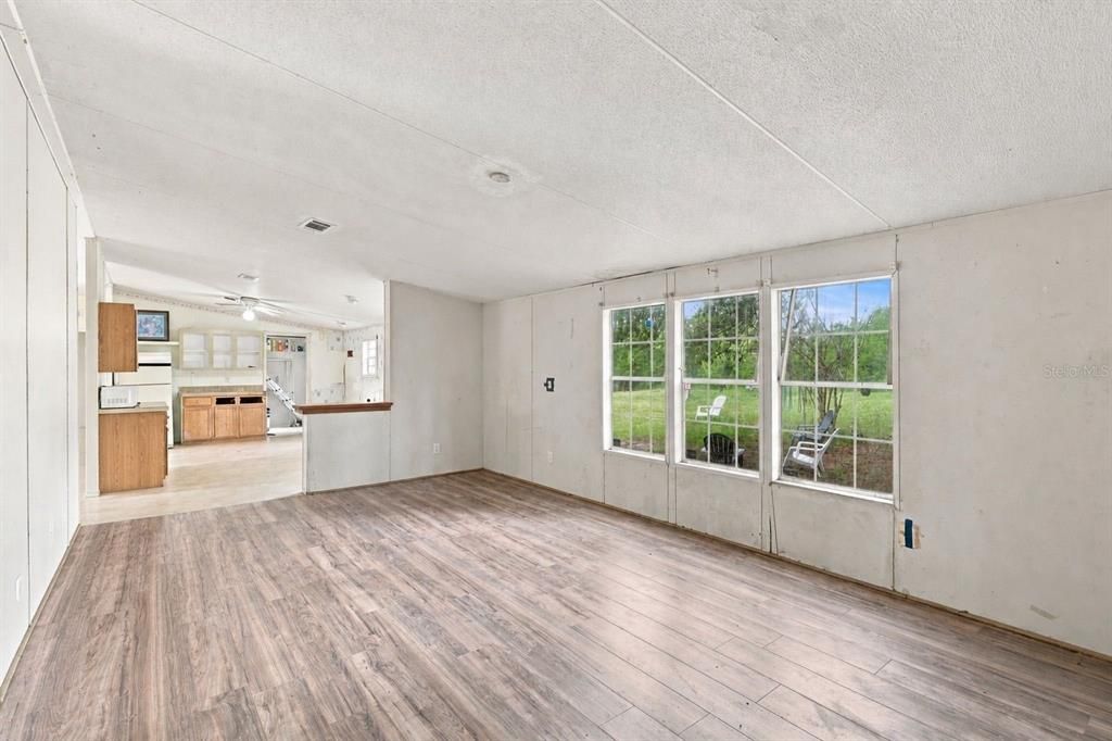 For Sale: $325,000 (3 beds, 2 baths, 1620 Square Feet)