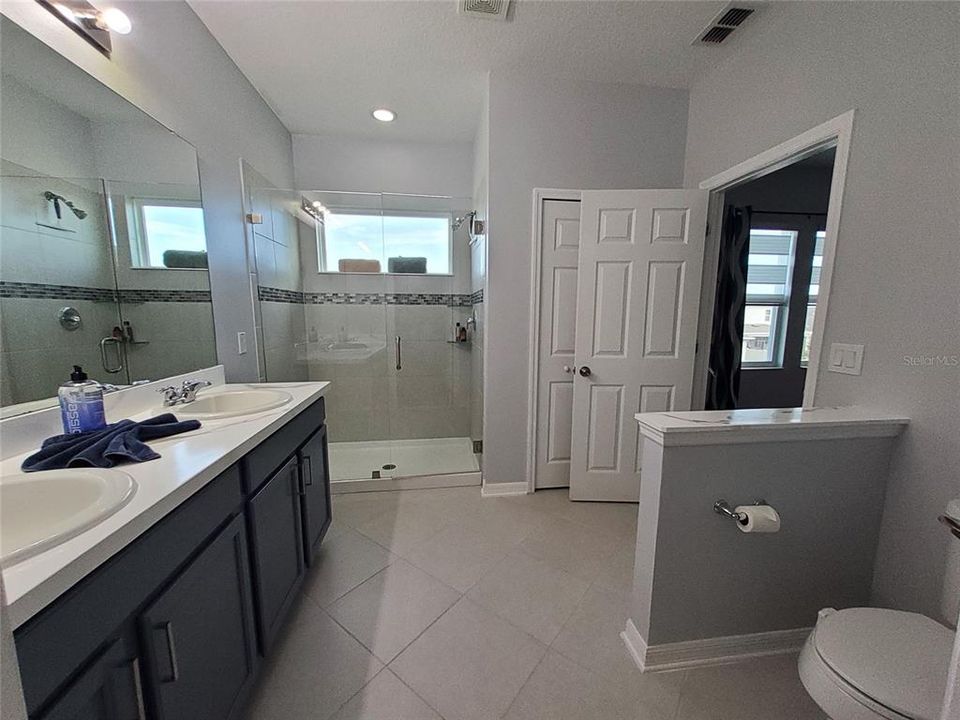 For Rent: $3,000 (4 beds, 3 baths, 2566 Square Feet)