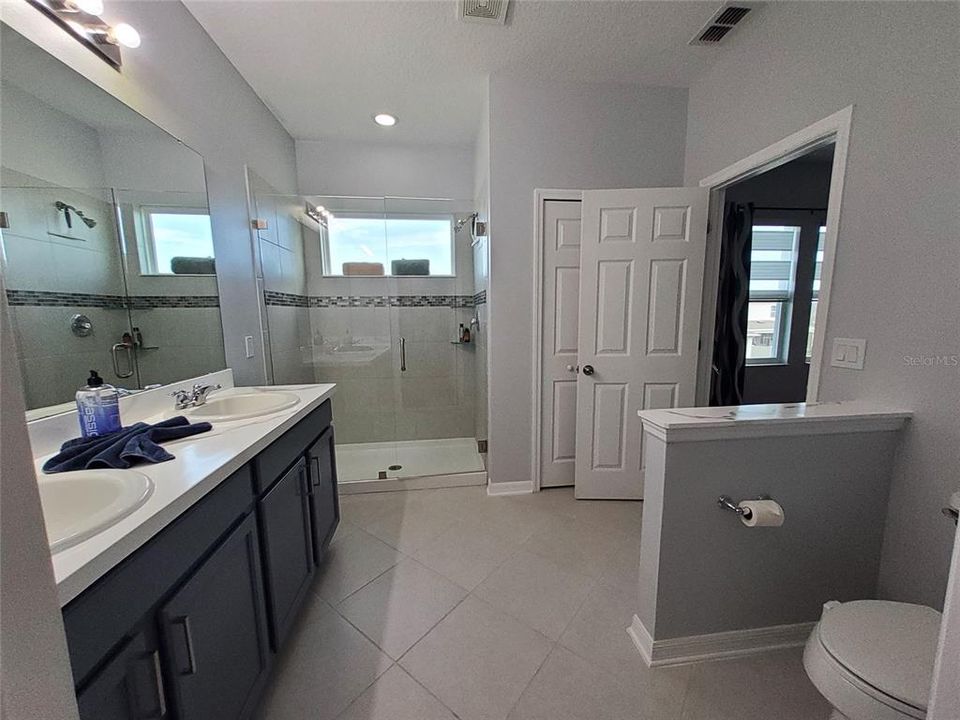 For Rent: $3,000 (4 beds, 3 baths, 2566 Square Feet)