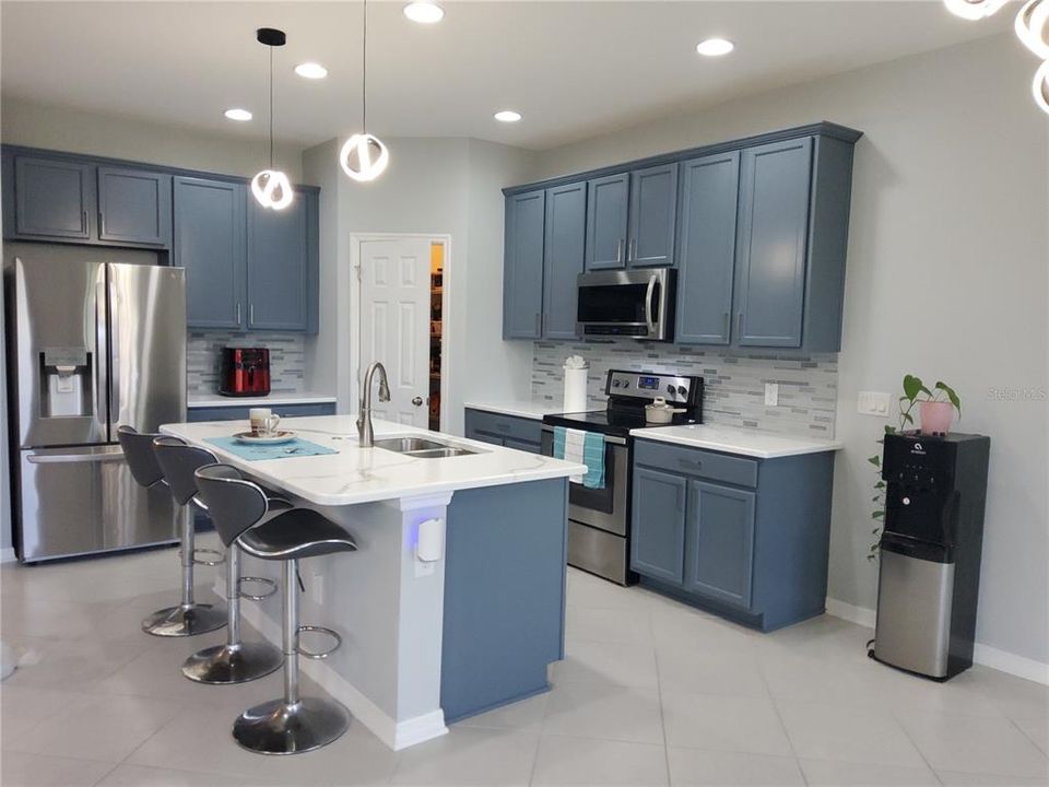 For Rent: $3,000 (4 beds, 3 baths, 2566 Square Feet)
