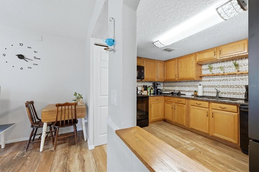 На продажу: $129,000 (2 спален, 2 ванн, 848 Квадратных фут)
