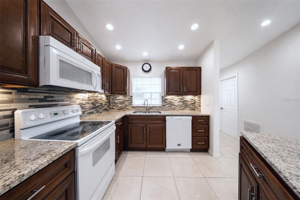For Sale: $475,000 (6 beds, 0 baths, 2218 Square Feet)
