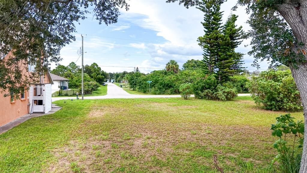 На продажу: $65,000 (0.17 acres)