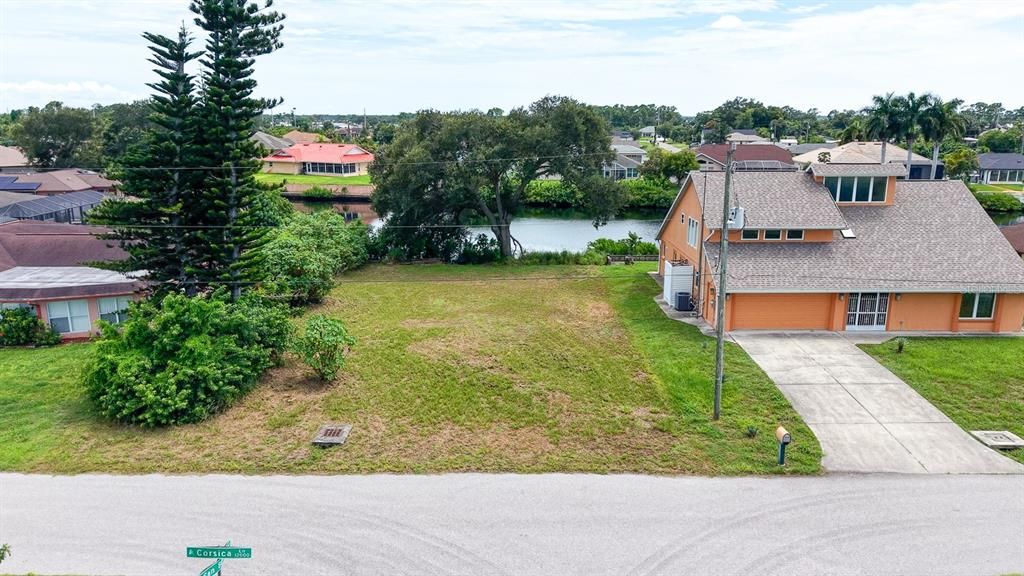 На продажу: $65,000 (0.17 acres)