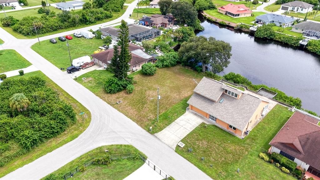 На продажу: $65,000 (0.17 acres)
