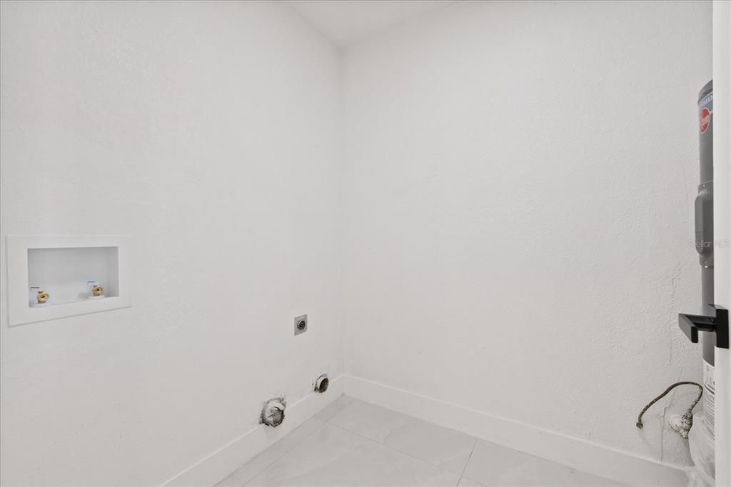 For Sale: $249,999 (3 beds, 2 baths, 943 Square Feet)