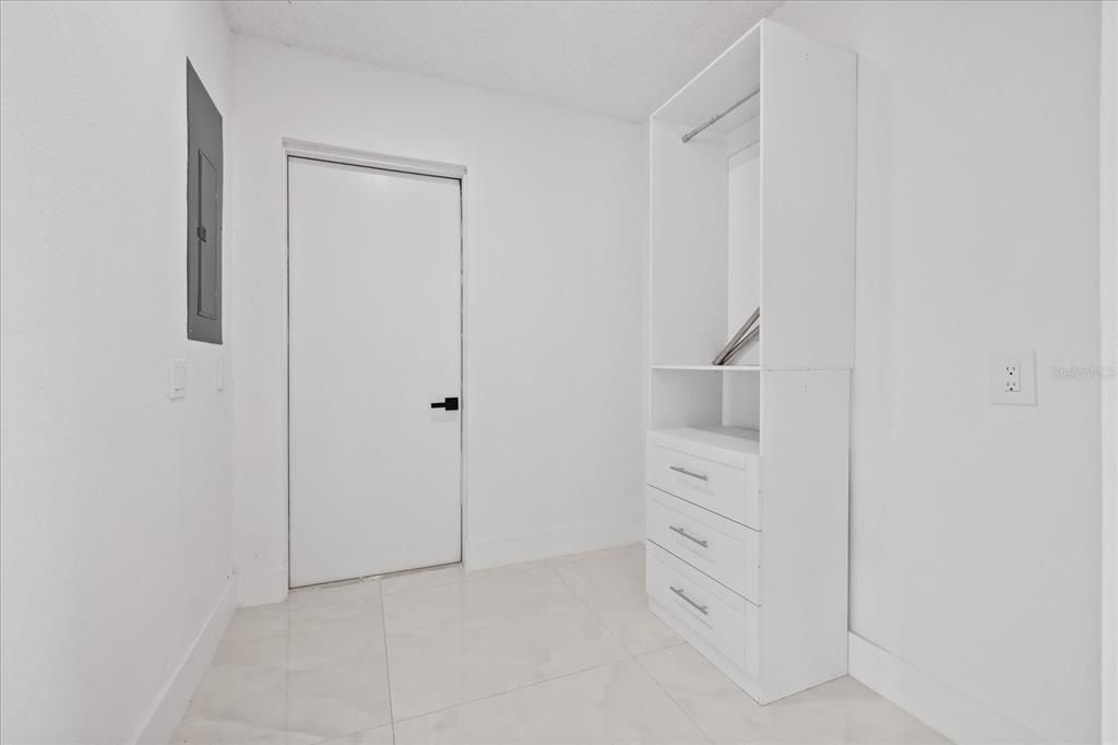 For Sale: $249,999 (3 beds, 2 baths, 943 Square Feet)