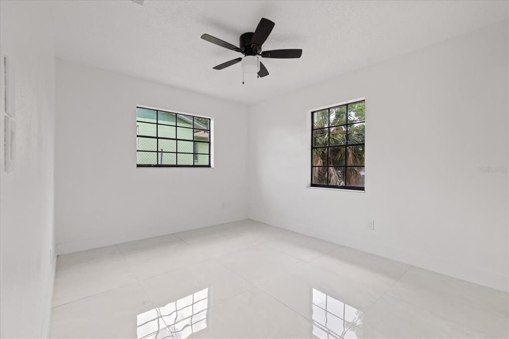 For Sale: $249,999 (3 beds, 2 baths, 943 Square Feet)