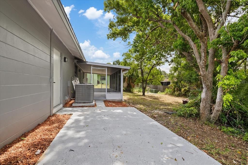 For Sale: $249,999 (3 beds, 2 baths, 943 Square Feet)