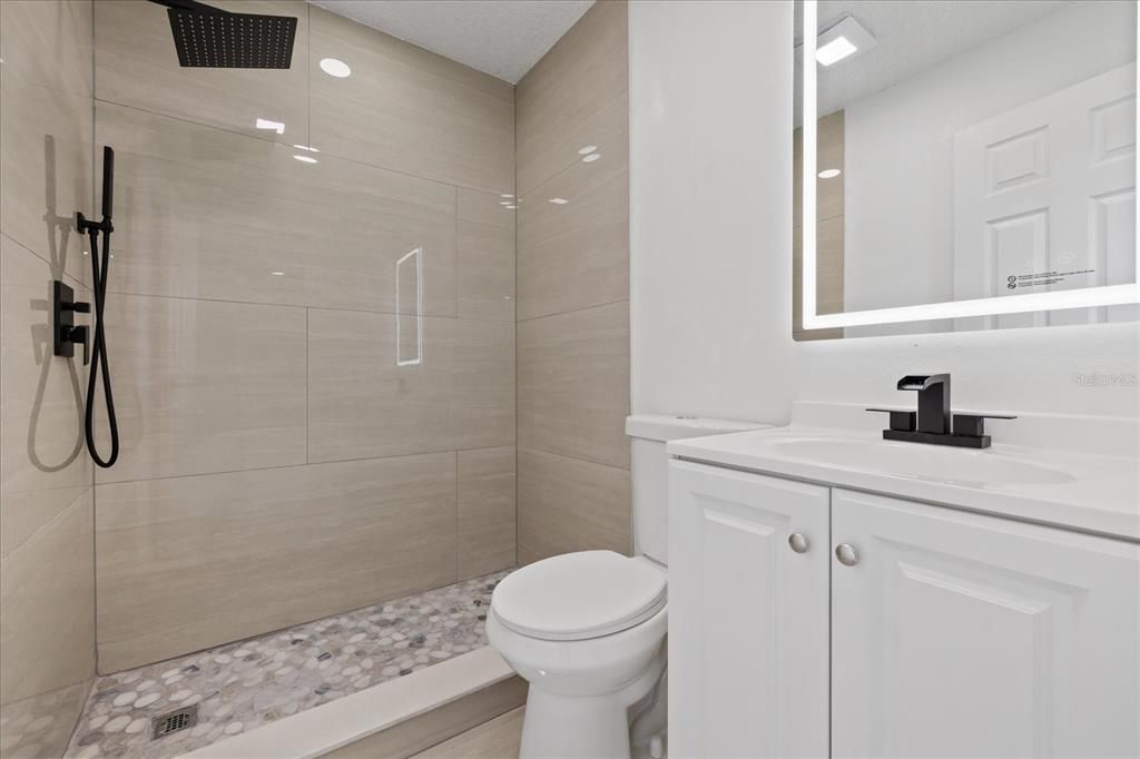 For Sale: $249,999 (3 beds, 2 baths, 943 Square Feet)