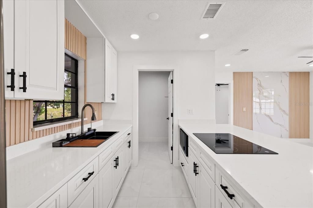 For Sale: $249,999 (3 beds, 2 baths, 943 Square Feet)