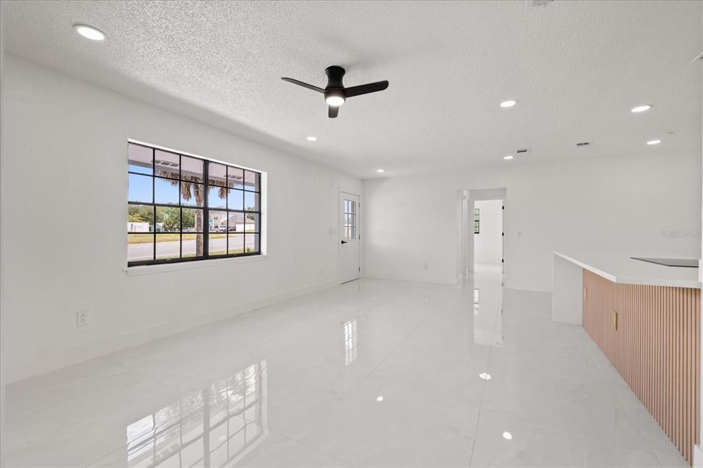 For Sale: $249,999 (3 beds, 2 baths, 943 Square Feet)