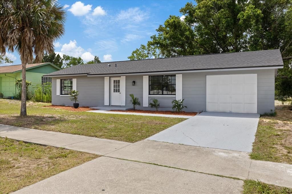 For Sale: $249,999 (3 beds, 2 baths, 943 Square Feet)
