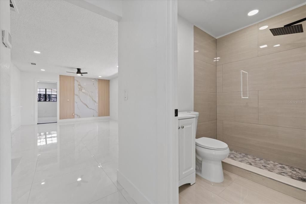 For Sale: $249,999 (3 beds, 2 baths, 943 Square Feet)