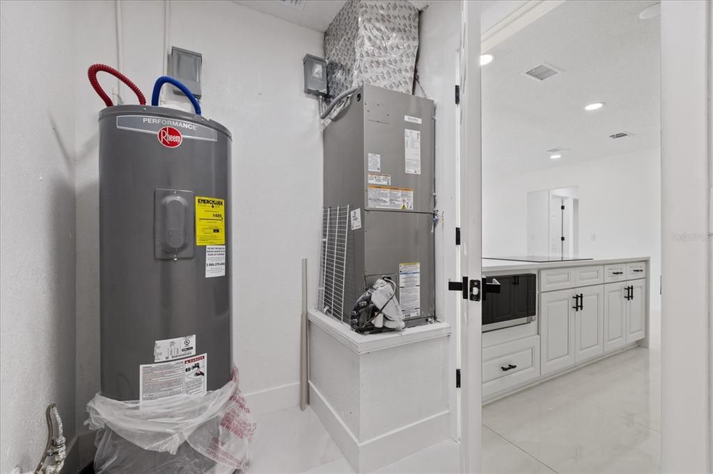For Sale: $249,999 (3 beds, 2 baths, 943 Square Feet)