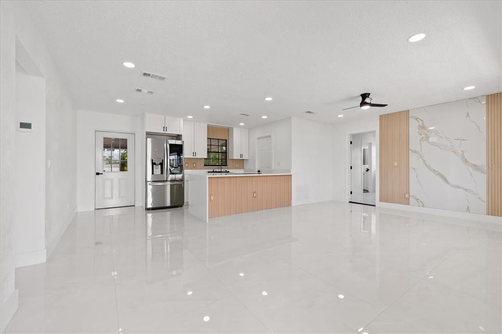 For Sale: $249,999 (3 beds, 2 baths, 943 Square Feet)