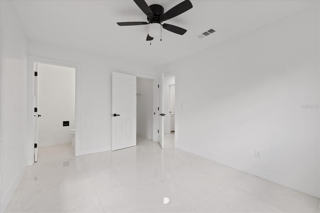 For Sale: $249,999 (3 beds, 2 baths, 943 Square Feet)