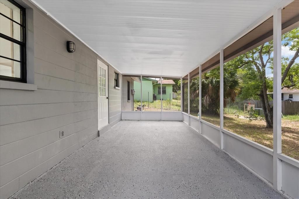 For Sale: $249,999 (3 beds, 2 baths, 943 Square Feet)