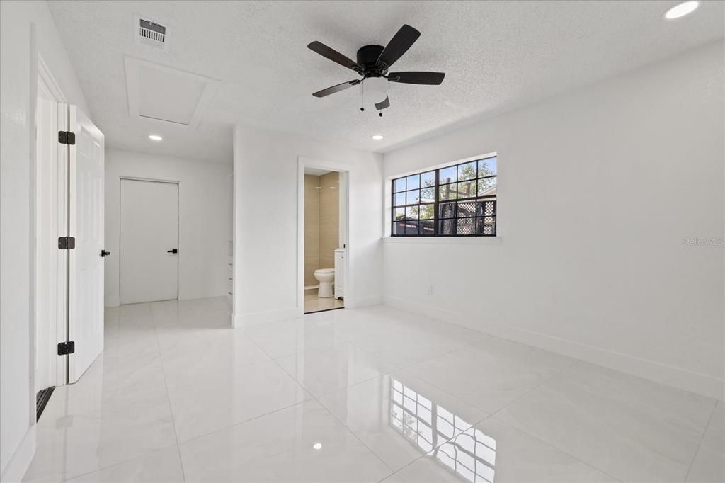 For Sale: $249,999 (3 beds, 2 baths, 943 Square Feet)