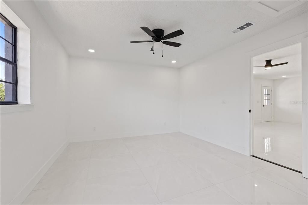 For Sale: $249,999 (3 beds, 2 baths, 943 Square Feet)