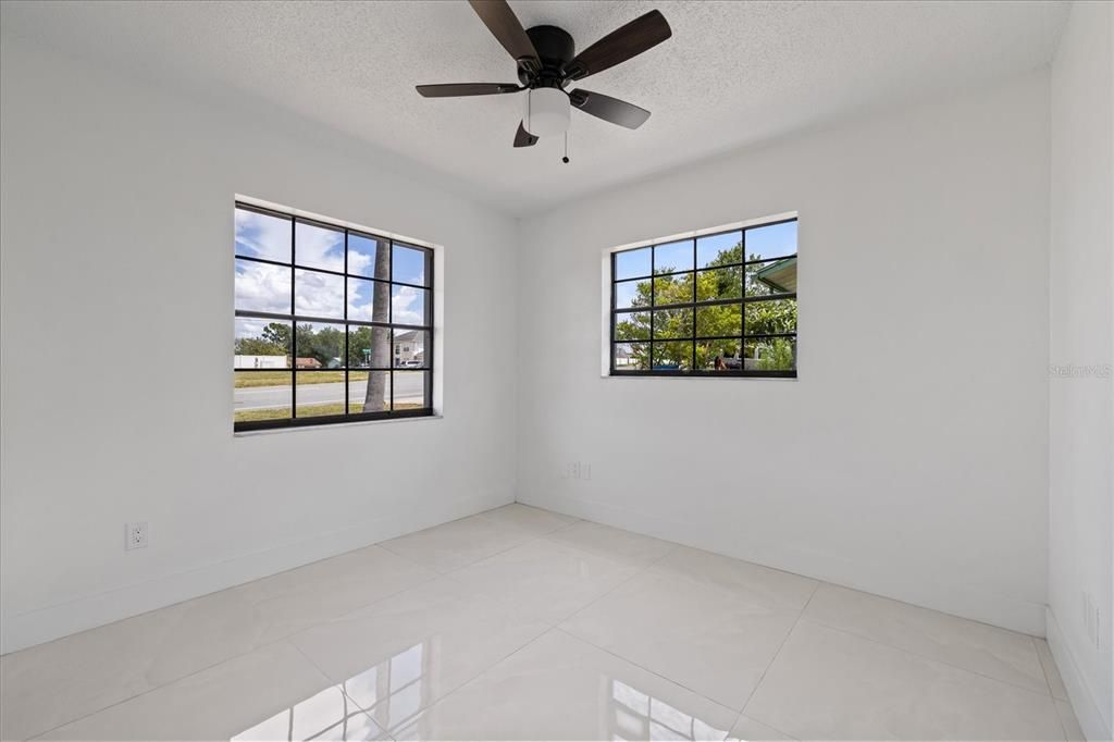 For Sale: $249,999 (3 beds, 2 baths, 943 Square Feet)