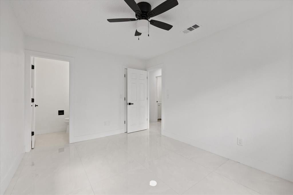 For Sale: $249,999 (3 beds, 2 baths, 943 Square Feet)