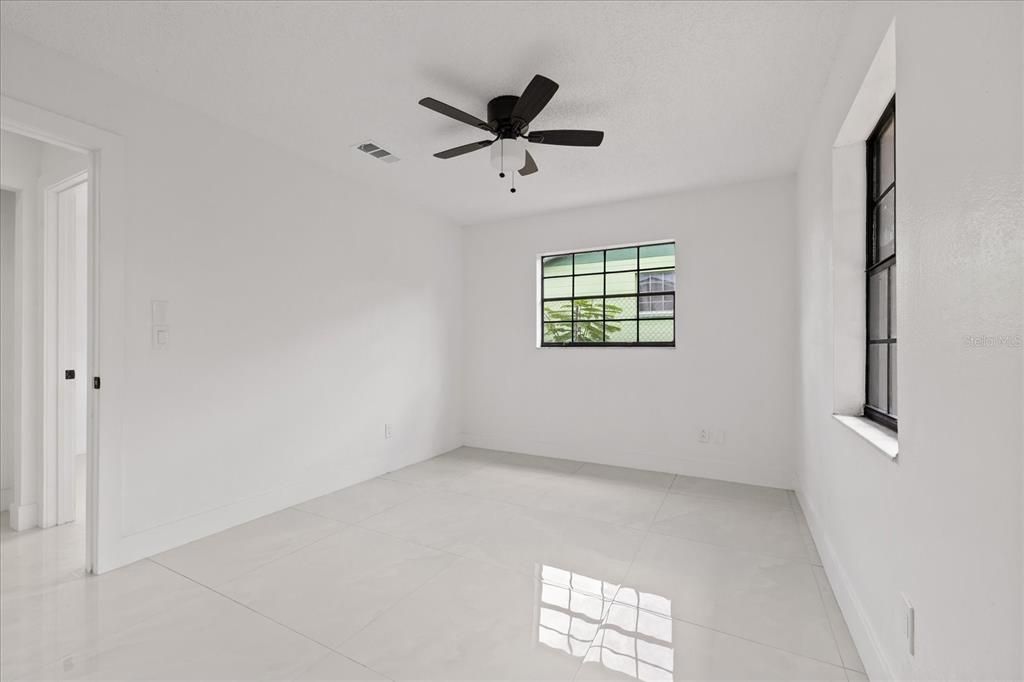 For Sale: $249,999 (3 beds, 2 baths, 943 Square Feet)