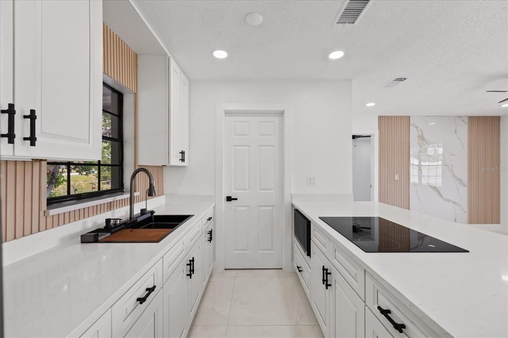 For Sale: $249,999 (3 beds, 2 baths, 943 Square Feet)