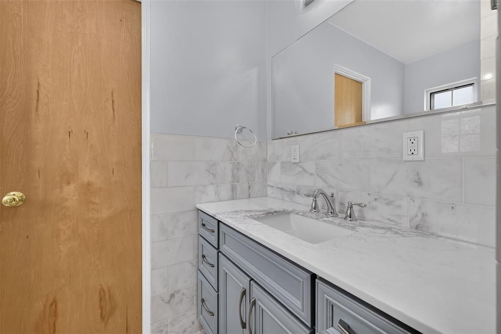 En Venta: $599,900 (4 camas, 2 baños, 1945 Pies cuadrados)